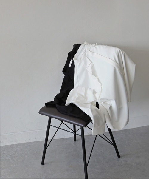 antiqua(アンティカ)の「フリルデザインシャツ(シャツ/ブラウス・レディース・ブラック/ホワイト・ONESIZE)」の6枚目の写真
