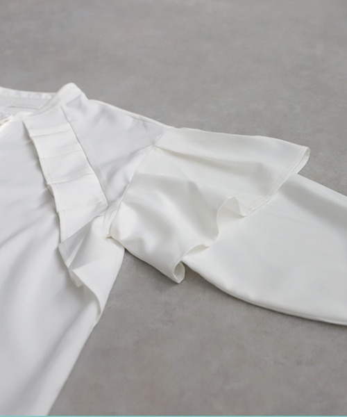 antiqua(アンティカ)の「フリルデザインシャツ(シャツ/ブラウス・レディース・ブラック/ホワイト・ONESIZE)」の11枚目の写真