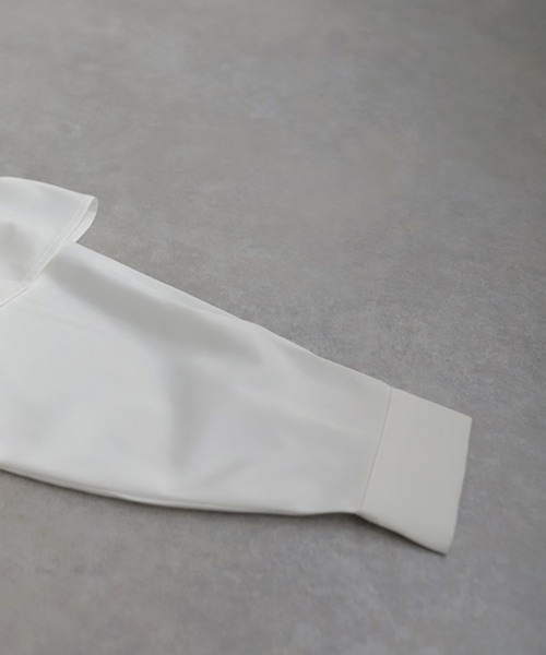 antiqua(アンティカ)の「フリルデザインシャツ(シャツ/ブラウス・レディース・ブラック/ホワイト・ONESIZE)」の3枚目の写真