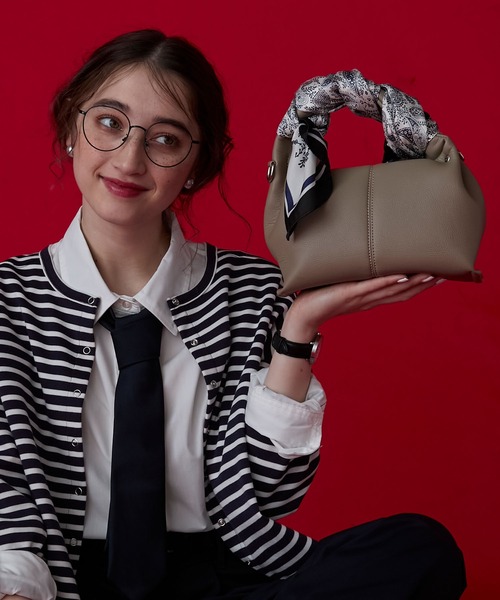BONLECILL Marche(ボンルシールマルシェ)の「【BONLECILL Marche】2wayタックデザインワンハンドルバッグ/ショルダーバッグ(ハンドバッグ・レディース・ブラック/グレイッシュベージュ/キャメル・FREE)」の4枚目の写真