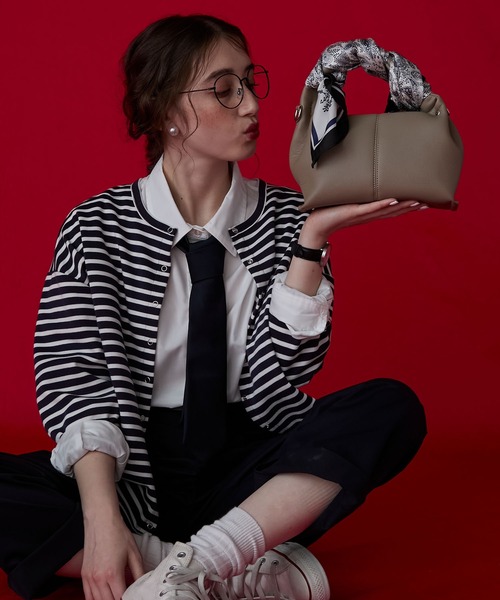 BONLECILL Marche(ボンルシールマルシェ)の「【BONLECILL Marche】2wayタックデザインワンハンドルバッグ/ショルダーバッグ(ハンドバッグ・レディース・ブラック/グレイッシュベージュ/キャメル・FREE)」の6枚目の写真