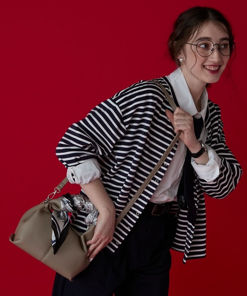 BONLECILL Marche(ボンルシールマルシェ)の「【BONLECILL Marche】2wayタックデザインワンハンドルバッグ/ショルダーバッグ(ハンドバッグ・レディース・ブラック/グレイッシュベージュ/キャメル・FREE)」の7枚目の写真