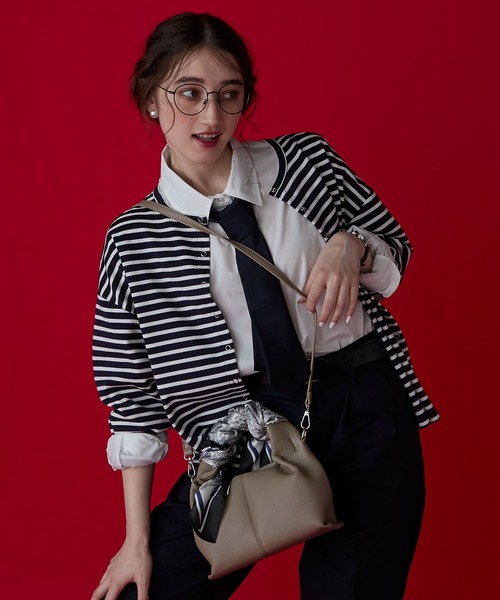 BONLECILL Marche(ボンルシールマルシェ)の「【BONLECILL Marche】2wayタックデザインワンハンドルバッグ/ショルダーバッグ(ハンドバッグ・レディース・ブラック/グレイッシュベージュ/キャメル・FREE)」の8枚目の写真