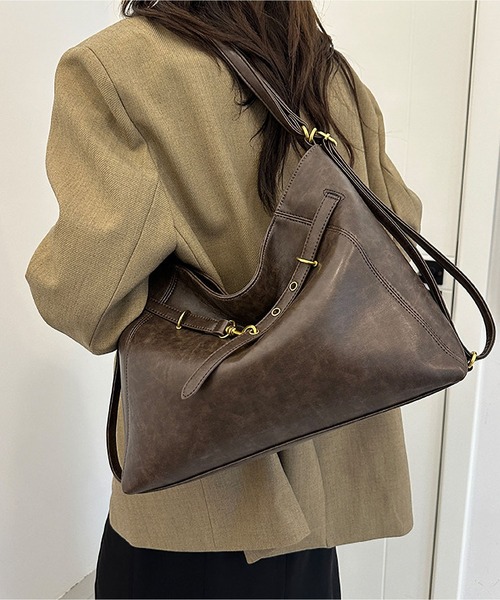 LA VORAGINE(ラ ヴォラジネ)の「2WAY大容量バックパック/ショルダーバッグ(バックパック/リュック・レディース・ブラック/ダークブラウン/ブラウン・FREE)」の2枚目の写真