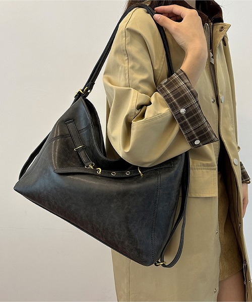 LA VORAGINE(ラ ヴォラジネ)の「2WAY大容量バックパック/ショルダーバッグ(バックパック/リュック・レディース・ブラック/ダークブラウン/ブラウン・FREE)」の1枚目の写真