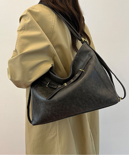 LA VORAGINE(ラ ヴォラジネ)の「2WAY大容量バックパック/ショルダーバッグ(バックパック/リュック・レディース・ブラック/ダークブラウン/ブラウン・FREE)」の4枚目の写真