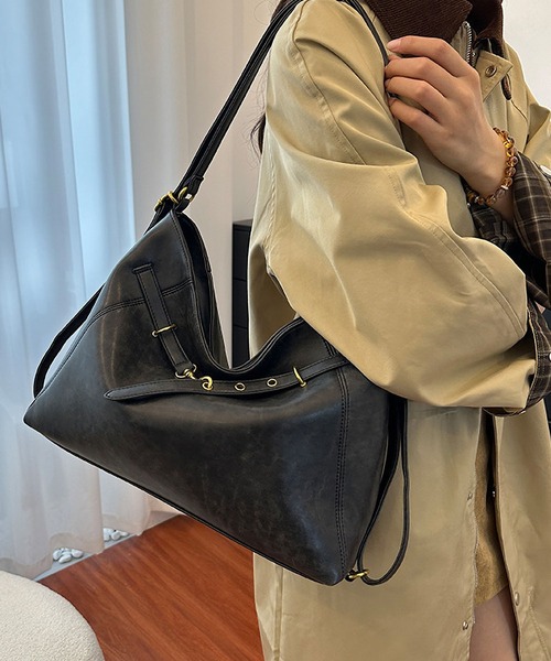 LA VORAGINE(ラ ヴォラジネ)の「2WAY大容量バックパック/ショルダーバッグ(バックパック/リュック・レディース・ブラック/ダークブラウン/ブラウン・FREE)」の6枚目の写真