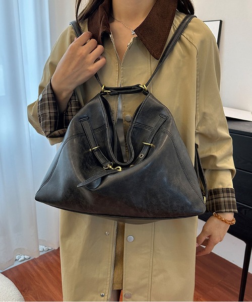 LA VORAGINE(ラ ヴォラジネ)の「2WAY大容量バックパック/ショルダーバッグ(バックパック/リュック・レディース・ブラック/ダークブラウン/ブラウン・FREE)」の9枚目の写真