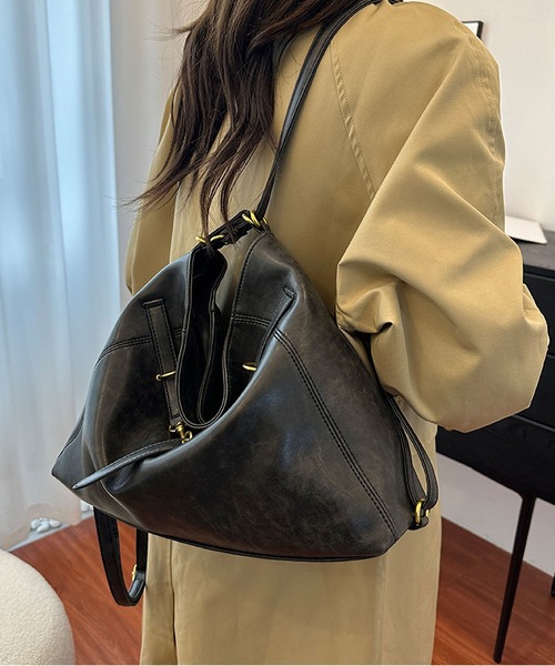 LA VORAGINE(ラ ヴォラジネ)の「2WAY大容量バックパック/ショルダーバッグ(バックパック/リュック・レディース・ブラック/ダークブラウン/ブラウン・FREE)」の10枚目の写真