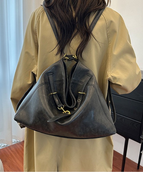 LA VORAGINE(ラ ヴォラジネ)の「2WAY大容量バックパック/ショルダーバッグ(バックパック/リュック・レディース・ブラック/ダークブラウン/ブラウン・FREE)」の11枚目の写真