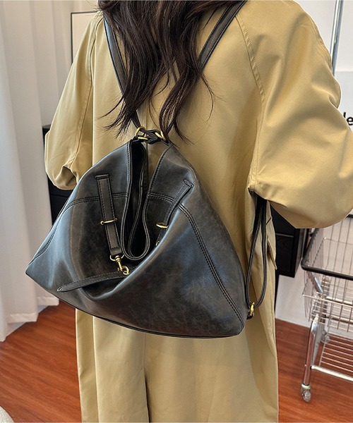 LA VORAGINE(ラ ヴォラジネ)の「2WAY大容量バックパック/ショルダーバッグ(バックパック/リュック・レディース・ブラック/ダークブラウン/ブラウン・FREE)」の12枚目の写真