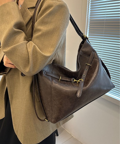 LA VORAGINE(ラ ヴォラジネ)の「2WAY大容量バックパック/ショルダーバッグ(バックパック/リュック・レディース・ブラック/ダークブラウン/ブラウン・FREE)」の17枚目の写真
