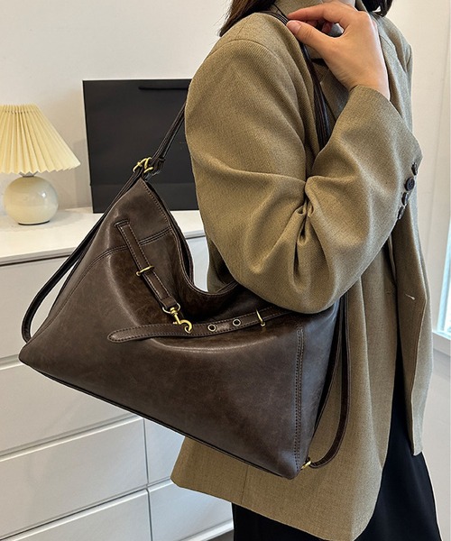 LA VORAGINE(ラ ヴォラジネ)の「2WAY大容量バックパック/ショルダーバッグ(バックパック/リュック・レディース・ブラック/ダークブラウン/ブラウン・FREE)」の18枚目の写真