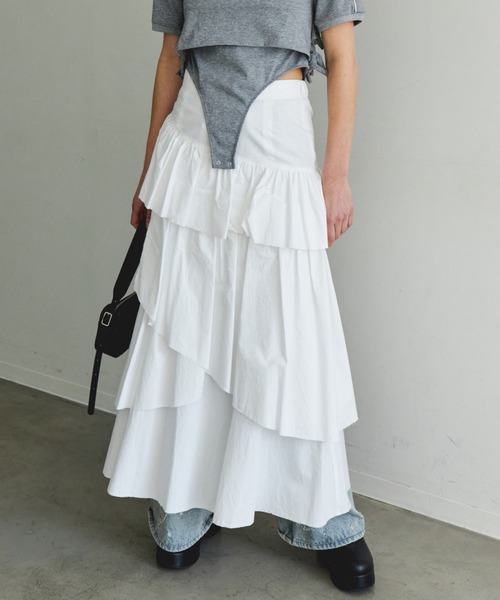 MAISON SPECIAL（メゾンスペシャル）の「Flare Tiered Skirt/フレアティアードスカート（スカート・レディース・ブルー/ブラック/ホワイト・38/36）」の2枚目の写真