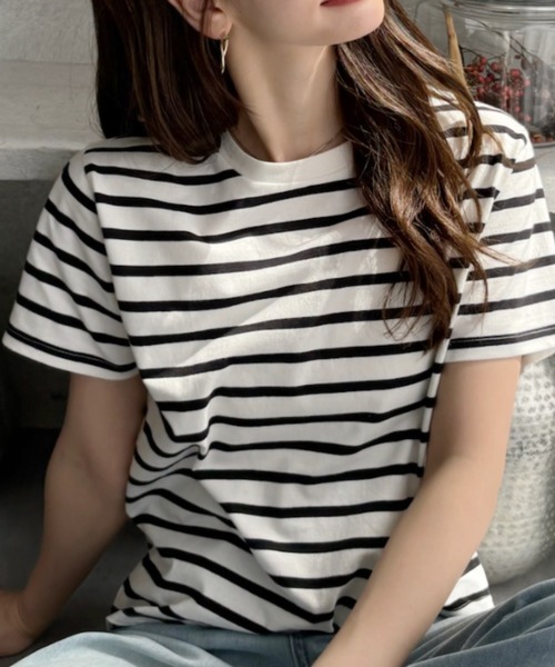 TREOVER(トレオーバー)の「カラバリ豊富♪ ベーシック クルーネックTシャツ(Tシャツ/カットソー・レディース・ホワイト×ブラック/ホワイト×グリーン/ホワイト×ブルー/ブラック/オフホワイト/ナチュラル/ブルー/チャコール/レッド・FREE)」の5枚目の写真