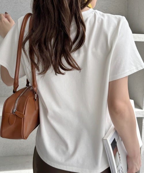 TREOVER(トレオーバー)の「カラバリ豊富♪ ベーシック クルーネックTシャツ(Tシャツ/カットソー・レディース・ホワイト×ブラック/ホワイト×グリーン/ホワイト×ブルー/ブラック/オフホワイト/ナチュラル/ブルー/チャコール/レッド・FREE)」の10枚目の写真