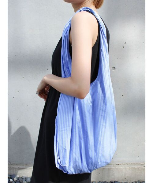 Ungrid（アングリッド）の「タックデザインラウンドバッグ（ハンドバッグ・レディース・ブラック/その他1/アイボリー・FREE）」の3枚目の写真