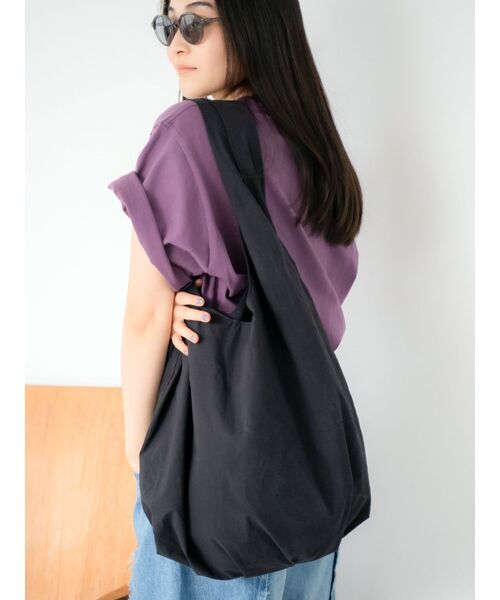 Ungrid（アングリッド）の「タックデザインラウンドバッグ（ハンドバッグ・レディース・ブラック/その他1/アイボリー・FREE）」の2枚目の写真