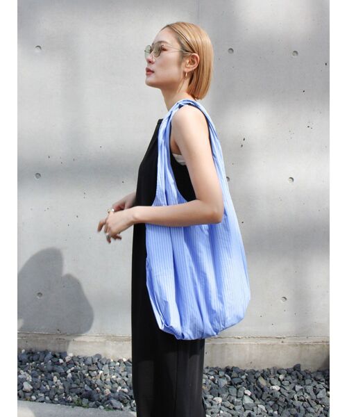 Ungrid（アングリッド）の「タックデザインラウンドバッグ（ハンドバッグ・レディース・ブラック/その他1/アイボリー・FREE）」の9枚目の写真