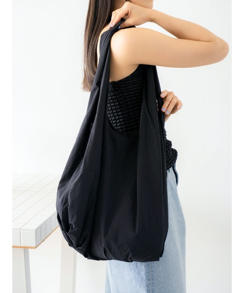 Ungrid（アングリッド）の「タックデザインラウンドバッグ（ハンドバッグ・レディース・ブラック/その他1/アイボリー・FREE）」の14枚目の写真