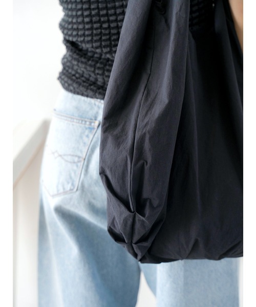 Ungrid（アングリッド）の「タックデザインラウンドバッグ（ハンドバッグ・レディース・ブラック/その他1/アイボリー・FREE）」の15枚目の写真