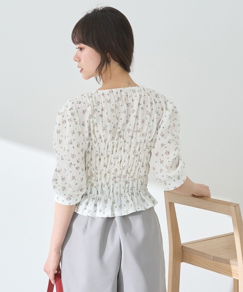 earth music&ecology（アースミュージックアンドエコロジー）の「花柄ポコポコシャーリングトップス（Tシャツ/カットソー・レディース・アイボリー/ブラック・FREE）」の11枚目の写真