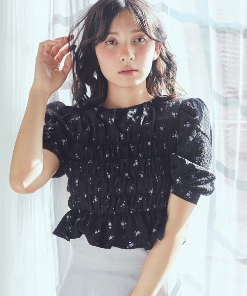 earth music&ecology（アースミュージックアンドエコロジー）の「花柄ポコポコシャーリングトップス（Tシャツ/カットソー・レディース・アイボリー/ブラック・FREE）」の3枚目の写真