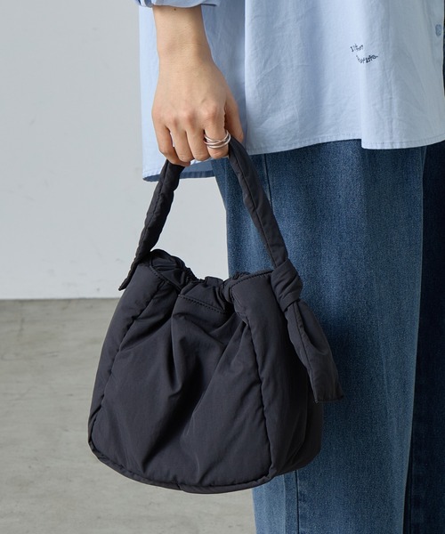 COLONY 2139(コロニートゥーワンスリーナイン)の「ナイロンドロストバッグ(ハンドバッグ・レディース・ブラウン/アイボリー/ブラック/サックスブルー・FREE)」の3枚目の写真