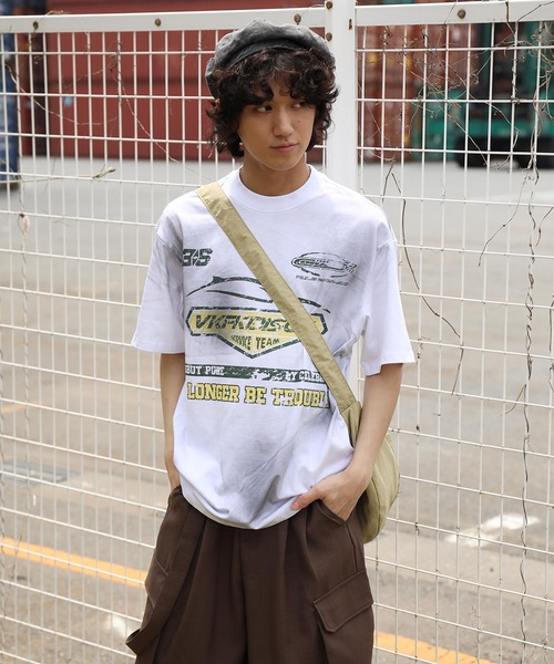 HOOK(フック)の「ミステリアスレタープリントTシャツ (SS)(Tシャツ/カットソー・メンズ・ホワイト系その他/ブラック系その他/レッド系その他/ホワイト系その他2/ホワイト系その他3/ホワイト系その他4/ホワイト系その他5/ブラック系その他2/ブラック系その他3/ブラック系その他4/ブラック系その他5/レッド系その他2/レッド系その他3・MEDIUM/LARGE)」の3枚目の写真