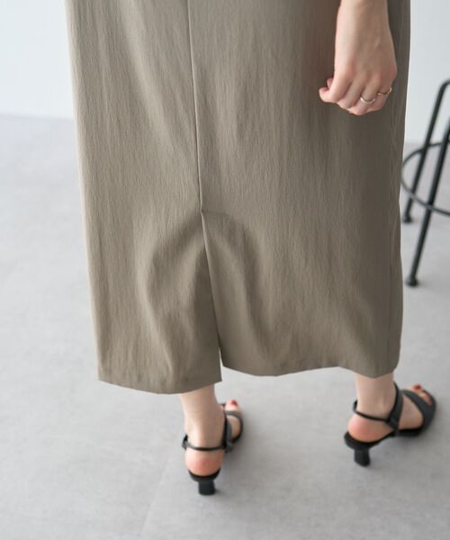 YECCA VECCA（イェッカヴェッカ）の「ドライタッチサロペットスカート（サロペット/オーバーオール・レディース・モカ/ブラック・FREE）」の16枚目の写真