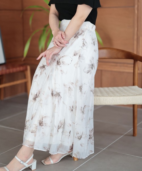 Ruwan yu(ルワンユー)の「花柄プリントスカート【大きいサイズ対応】(スカート・レディース・ベージュ/ブルー・L/LL/3L/4L)」の4枚目の写真
