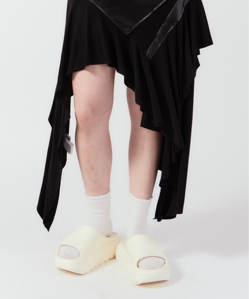 Chick(チック)の「Rubber thick-soled sandals / 厚底サンダル(サンダル・レディース・ブラック/ベージュ/ホワイト・24-24.5/23-23.5)」の3枚目の写真