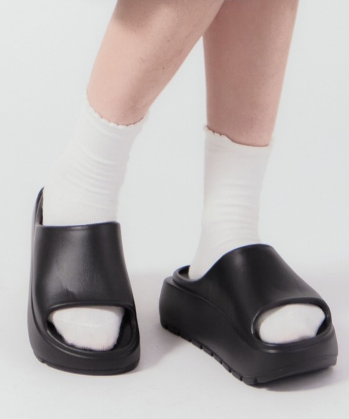 Chick(チック)の「Rubber thick-soled sandals / 厚底サンダル(サンダル・レディース・ブラック/ベージュ/ホワイト・24-24.5/23-23.5)」の1枚目の写真