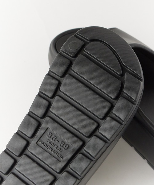 Chick(チック)の「Rubber thick-soled sandals / 厚底サンダル(サンダル・レディース・ブラック/ベージュ/ホワイト・24-24.5/23-23.5)」の9枚目の写真