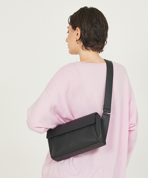 LOWELL things（ロウェル　シングス）の「Stri/レザークロスボディバッグ（ボディバッグ/ウエストポーチ・レディース・ブラック/グレイッシュベージュ/オレンジ・フリー）」の9枚目の写真