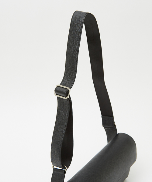 LOWELL things（ロウェル　シングス）の「Stri/レザークロスボディバッグ（ボディバッグ/ウエストポーチ・レディース・ブラック/グレイッシュベージュ/オレンジ・フリー）」の15枚目の写真