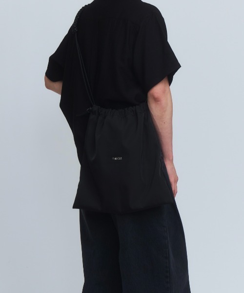 THE CLE ブラックショルダーバッグ ザクレ セール】FLEX NYLON PURSE（ショルダーバッグ）｜THE CLE