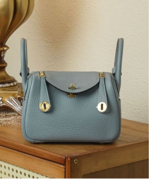 NiiNa(ニーナ)の「【 NiiNa / ニーナ 】高品質牛革2wayスクエアショルダーキャットバッグ(ショルダーバッグ・レディース・グレイッシュベージュ/ブラック/ブルー/ダークブラウン/ブラウン/ホワイト・FREE)」の6枚目の写真