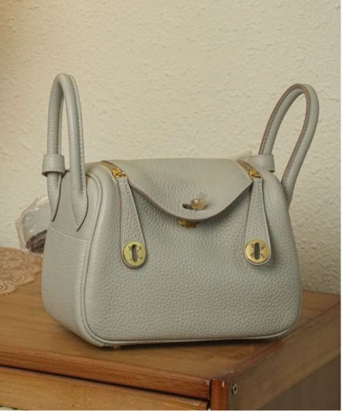 NiiNa(ニーナ)の「【 NiiNa / ニーナ 】高品質牛革2wayスクエアショルダーキャットバッグ(ショルダーバッグ・レディース・グレイッシュベージュ/ブラック/ブルー/ダークブラウン/ブラウン/ホワイト・FREE)」の15枚目の写真