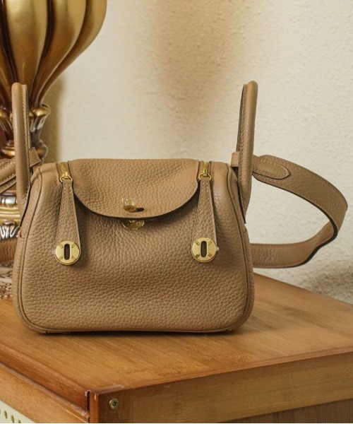 NiiNa(ニーナ)の「【 NiiNa / ニーナ 】高品質牛革2wayスクエアショルダーキャットバッグ(ショルダーバッグ・レディース・グレイッシュベージュ/ブラック/ブルー/ダークブラウン/ブラウン/ホワイト・FREE)」の16枚目の写真