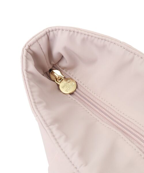 Maison de FLEUR（メゾンドフルール）の「撥水加工フリルハンドルバッグ（トートバッグ・レディース・ピンク系その他3/ブラック・FREE）」の16枚目の写真