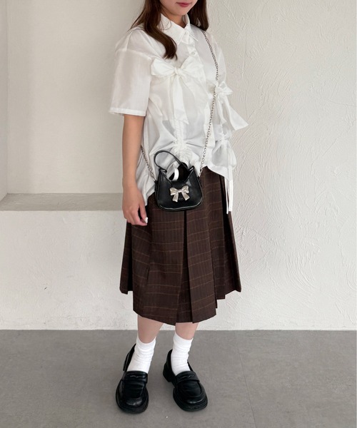 kutir（クティール）の「半袖アソートドロストリボンシャツ（シャツ/ブラウス・レディース・ボルドー/ベージュ/ライトブルー/オフホワイト/チャコールグレー・FREE）」の15枚目の写真