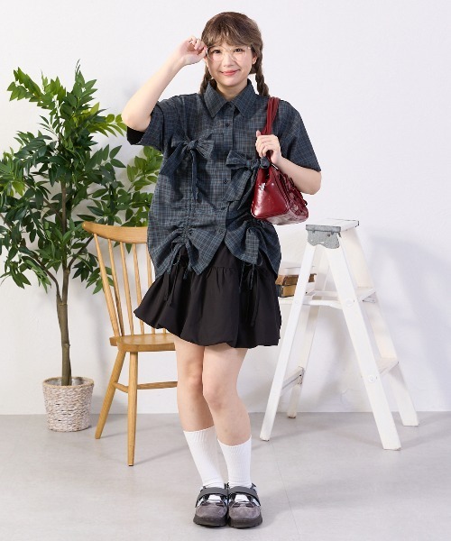 kutir（クティール）の「半袖アソートドロストリボンシャツ（シャツ/ブラウス・レディース・ボルドー/ベージュ/ライトブルー/オフホワイト/チャコールグレー・FREE）」の21枚目の写真