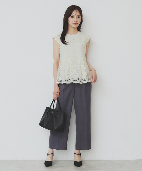 index（インデックス）の「フラワーチュール刺繍ペプラムブラウス【洗える】（シャツ/ブラウス・レディース・ブラック/アイボリー/ライトグリーン・40/38/36）」の15枚目の写真