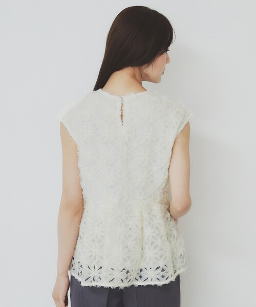 index（インデックス）の「フラワーチュール刺繍ペプラムブラウス【洗える】（シャツ/ブラウス・レディース・ブラック/アイボリー/ライトグリーン・40/38/36）」の10枚目の写真