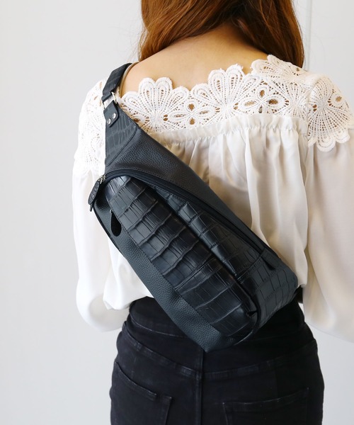 【新品未使用】ADMJ 型押しクロコ　ボディバッグ クロコダイル ボディバッグ マット加工 牛革 型押し（ショルダー