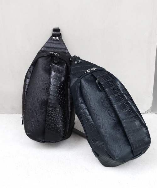 sankyo shokai(サンキョウショウカイ)の「クロコダイル ボディバッグ マット加工 牛革 型押し(ショルダーバッグ・メンズ・ブラック/ネイビー/ダークブラウン・FREE)」の9枚目の写真
