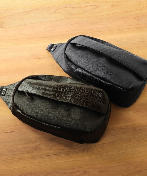 クロコダイル ボディバッグ マット加工 牛革 型押し（ショルダーバッグ