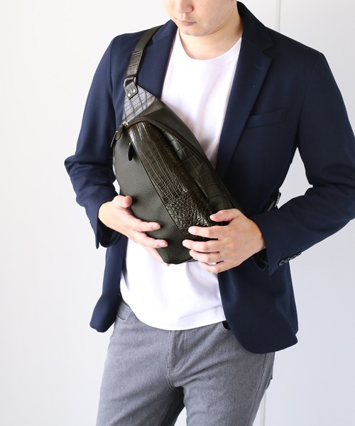 クロコダイル ボディバッグ マット加工 牛革 型押し（ショルダーバッグ