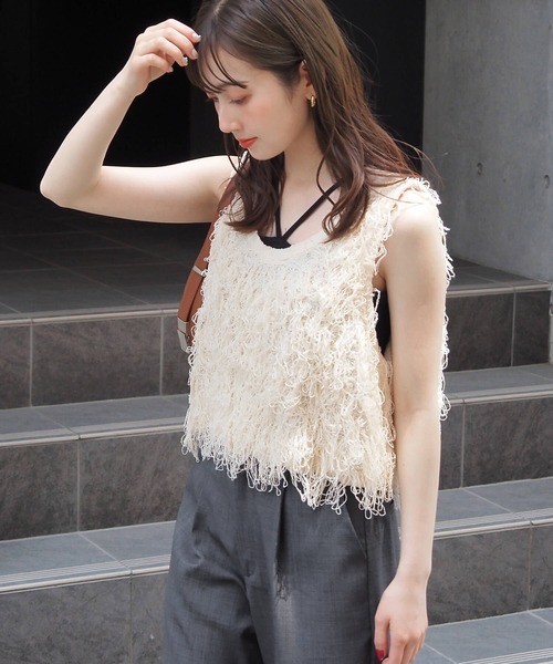 tiptop(ティップトップ)の「ループフリンジ2wayベスト(ベスト・レディース・アイボリー/チャコールグレー/ブラウン/レッド・FREE)」の9枚目の写真